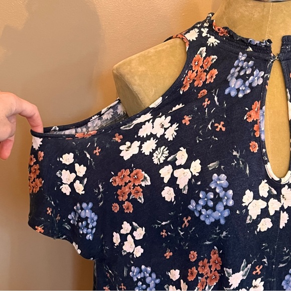 Dalia Cold-shoulder Blouse - Picture 2 of 6